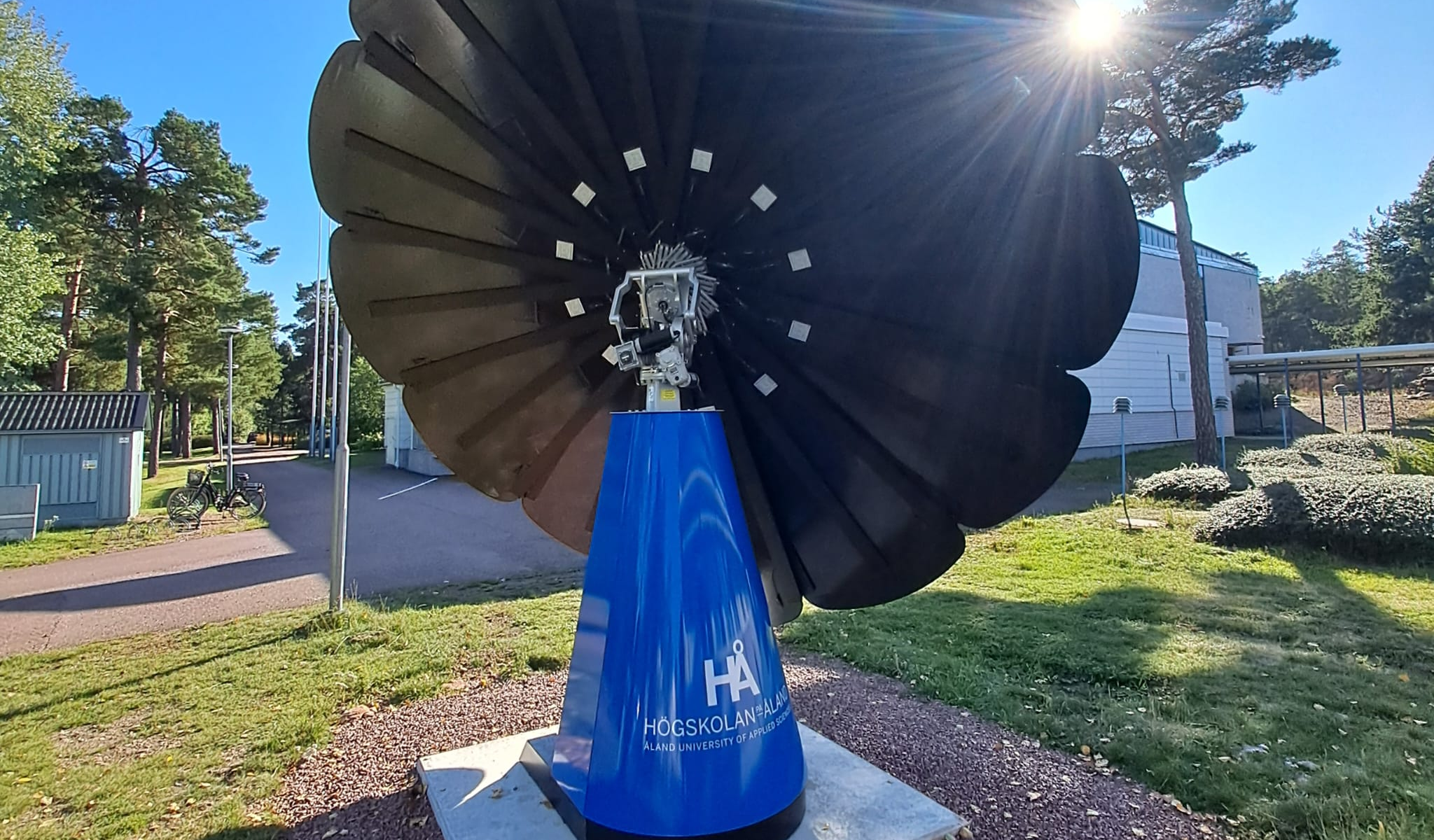 SmartFlower with a blue base at Åland University Finland